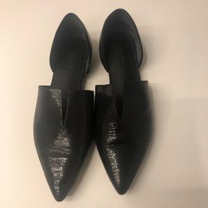 Barely Worn Vince Darlington Flat In Black.